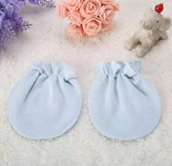 SOLID COLOUR NEWBORN MITTENS - Image 5